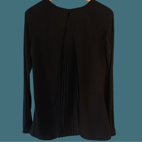Lululemon Making Moves Pleated Back Rulu Black Long Sleeve Shirt - Picture 5 of 12
